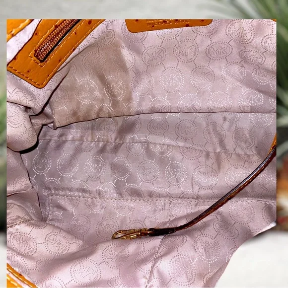 🚨‼️SOLD 🚨‼️ Michael Khors Ostrich Hamilton line leather purse - Picture 7 of 10